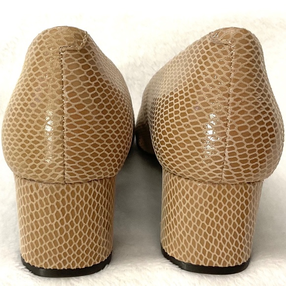 Nude Low Heel Almond Toe Snake Skin Loafer Pumps Tan  Slip On Dressy Shoe Sz 7 - Picture 11 of 14
